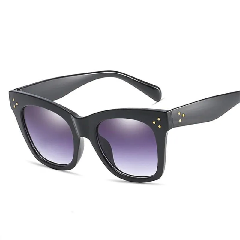 Bold Frame Classic Cat Eye Sunglasses